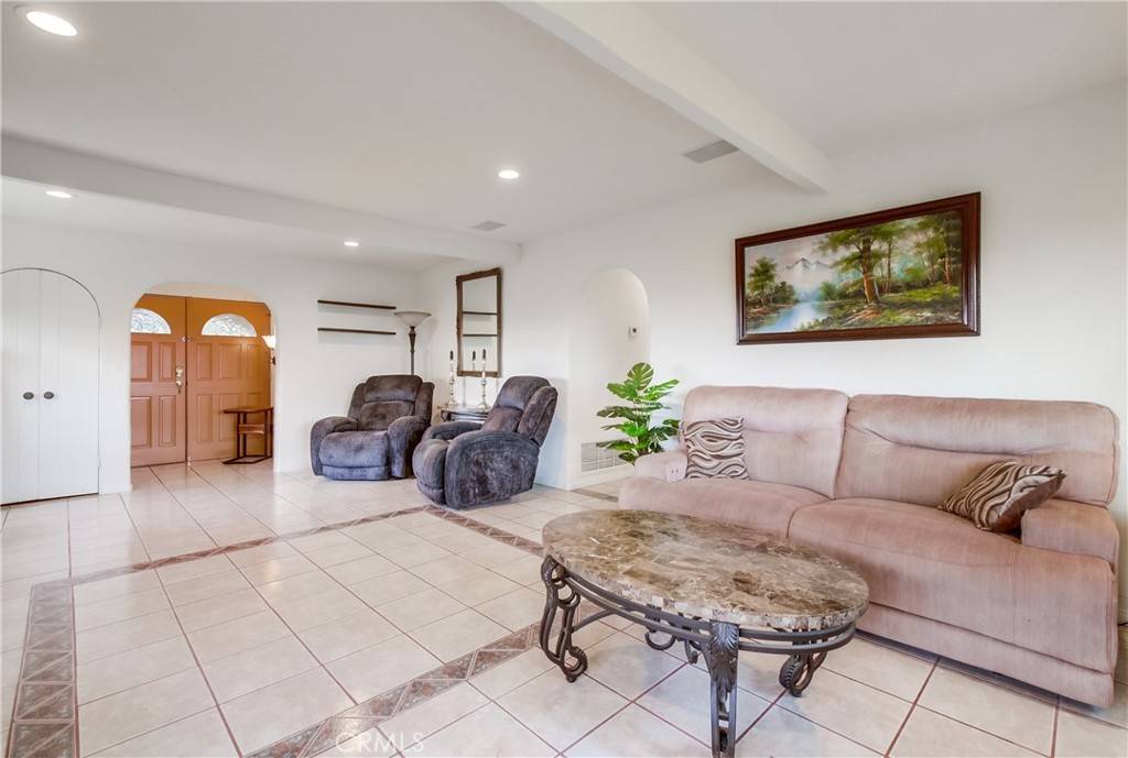 La Mesa, CA 91941,10549 Queen AVE