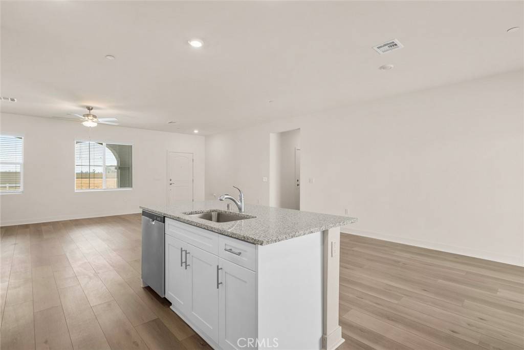 Apple Valley, CA 92307,14878 Desert Lily