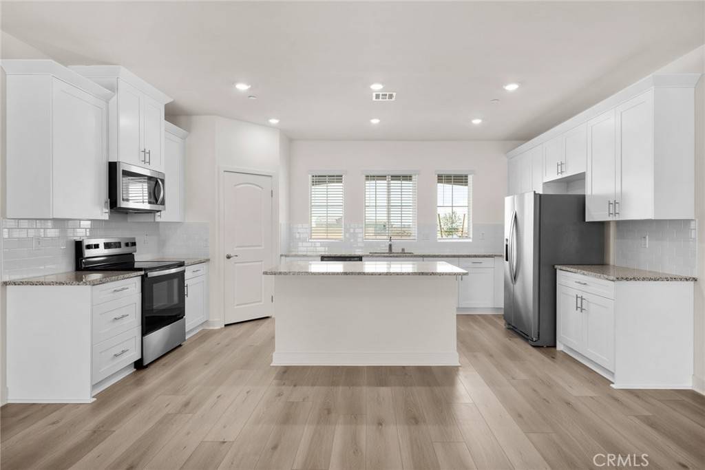 Apple Valley, CA 92307,14891 Desert Lily