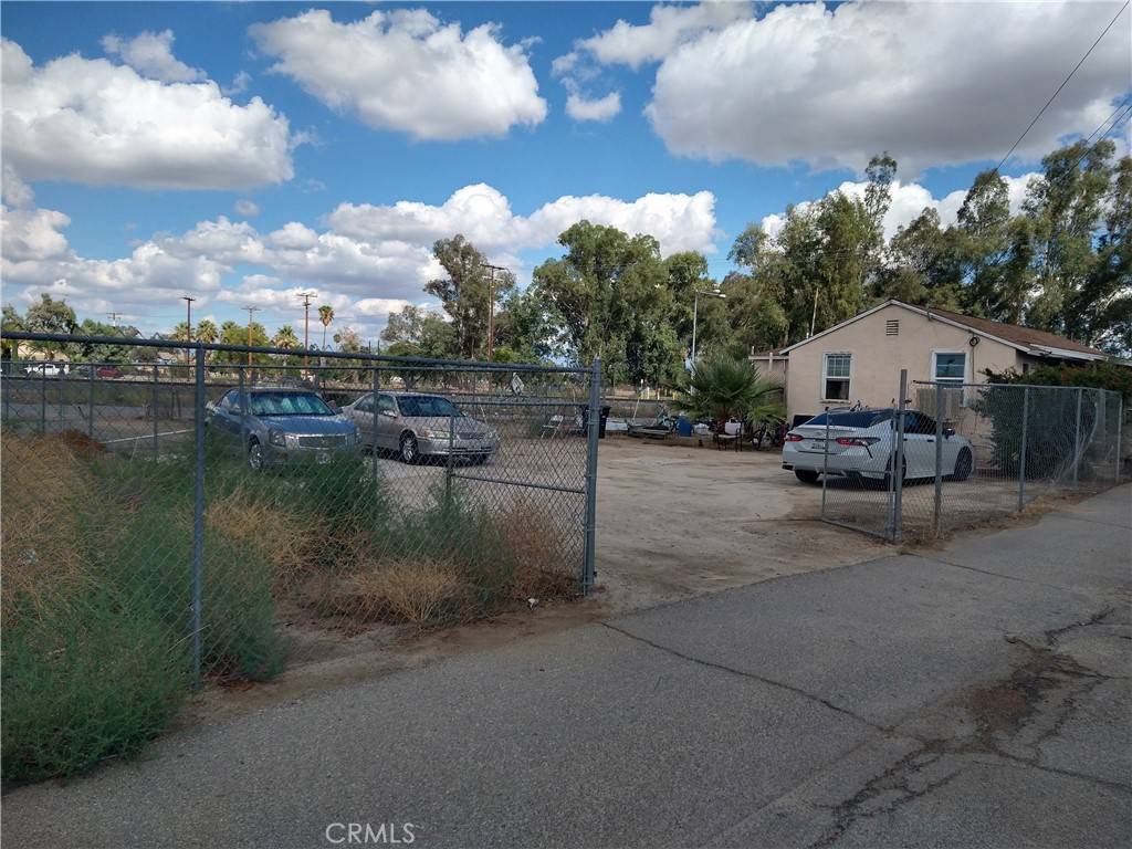 Perris, CA 92570,182 184 State ST