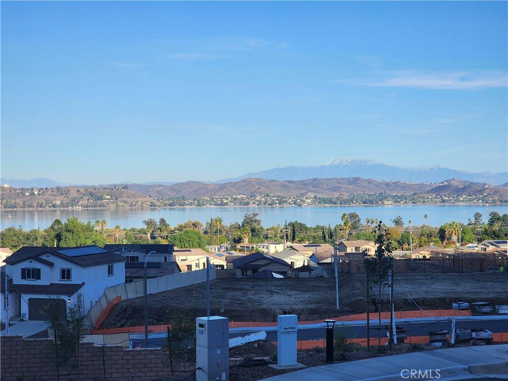 Lake Elsinore, CA 92530,30 Lakeview