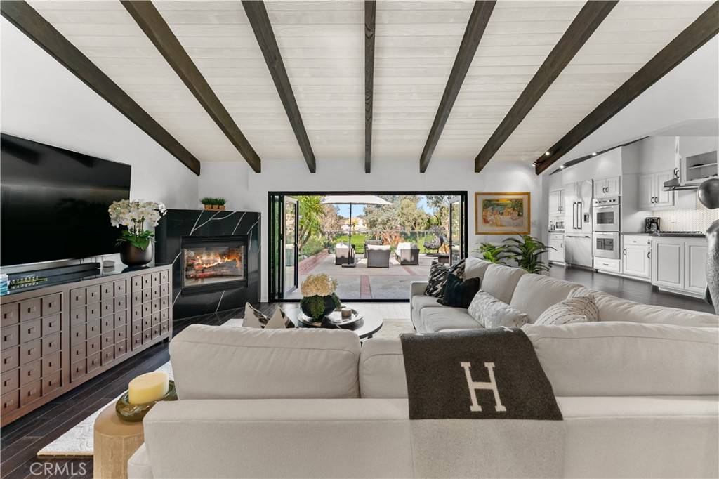 Calabasas, CA 91302,4420 Park Jazmin