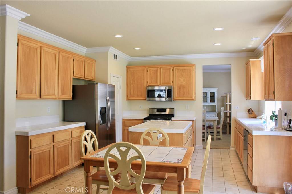 Eastvale, CA 92880,7094 Meadow Ridge