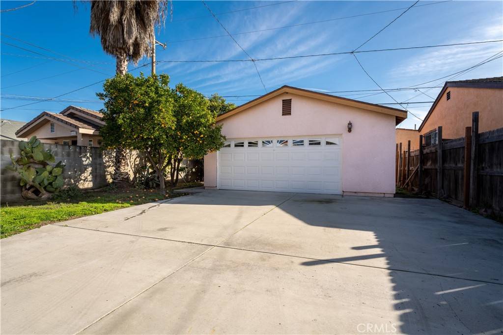 South Gate, CA 90280,8456 San Luis AVE