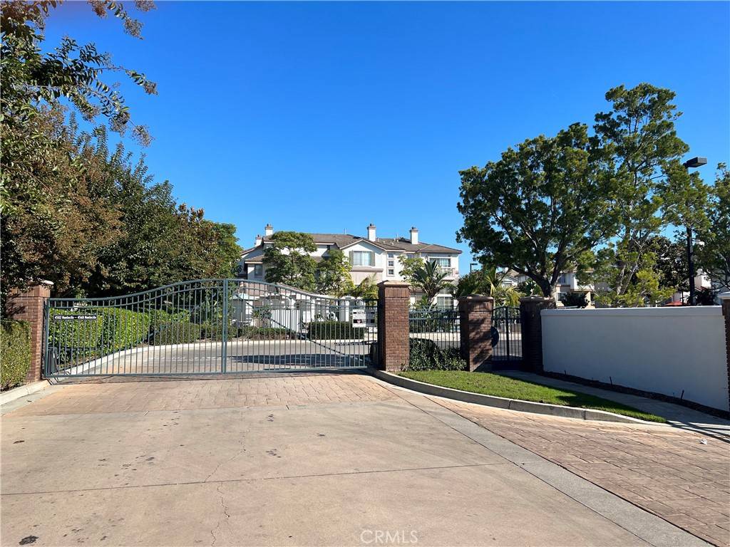 La Palma, CA 90623,4521 Montecito Dr