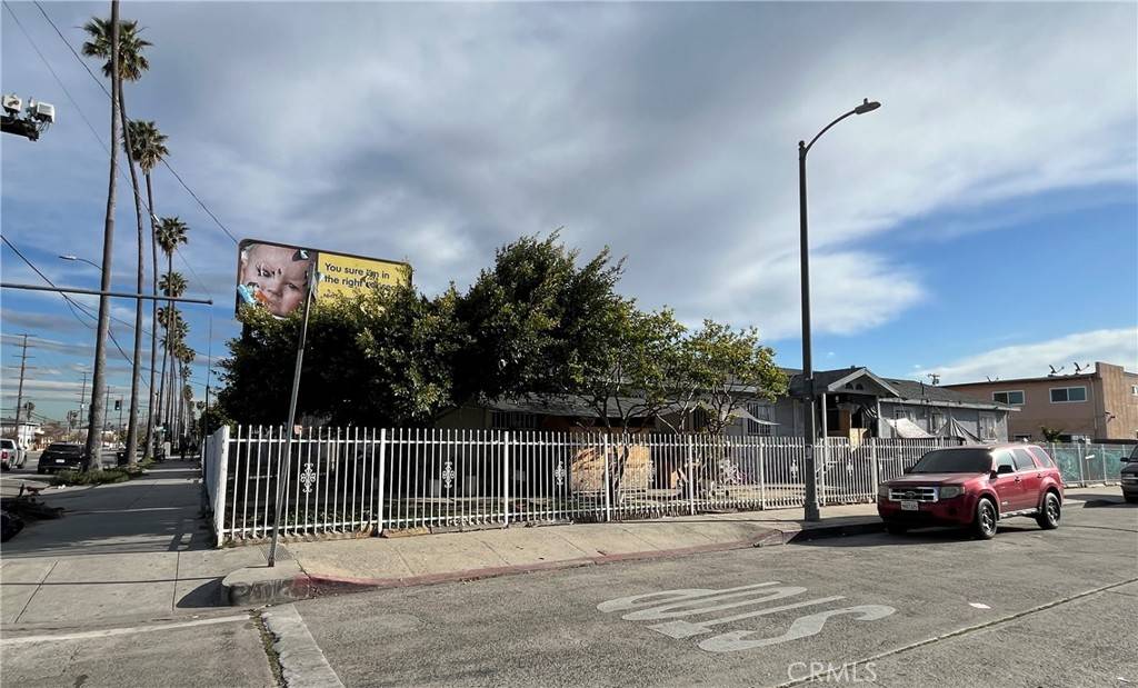 Los Angeles, CA 90003,8870 S Figueroa ST