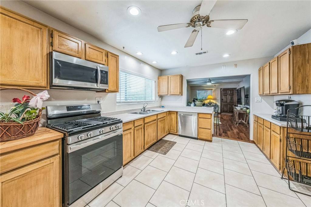 Los Angeles, CA 90043,3927 W 58th PL