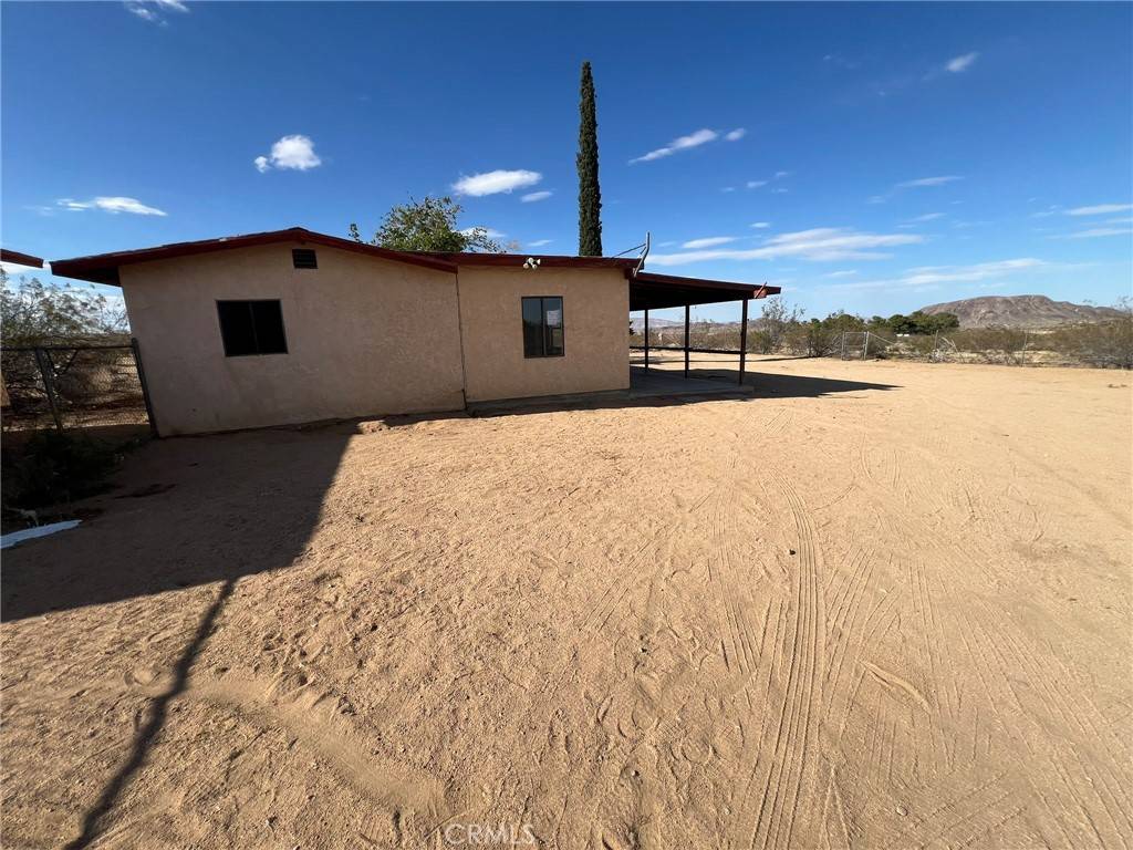 Landers, CA 92285,1567 Dakota LN