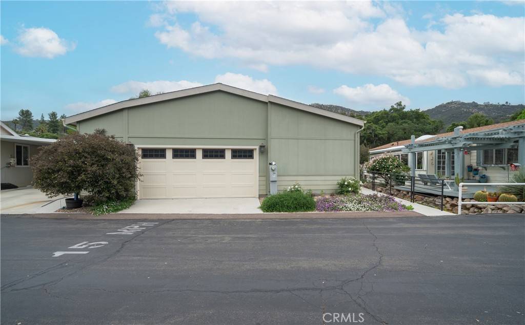 Escondido, CA 92026,8975 Lawrence Welk DR #59