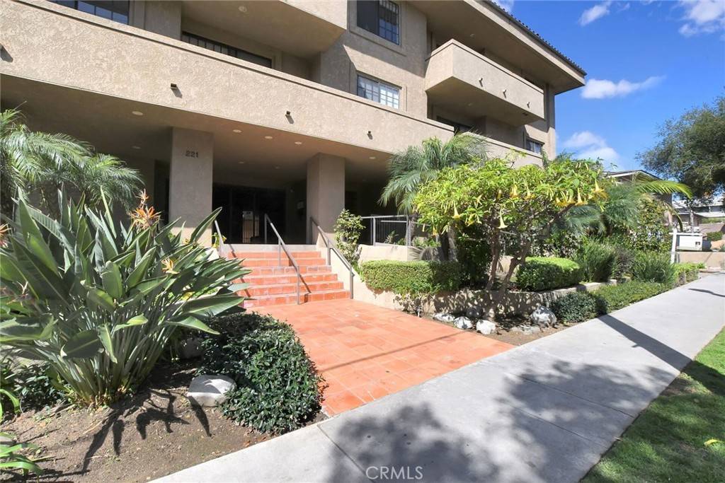 Pasadena, CA 91101,221 S Oak Knoll AVE #210