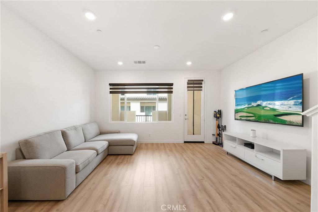 Buena Park, CA 90620,7418 Royal ST