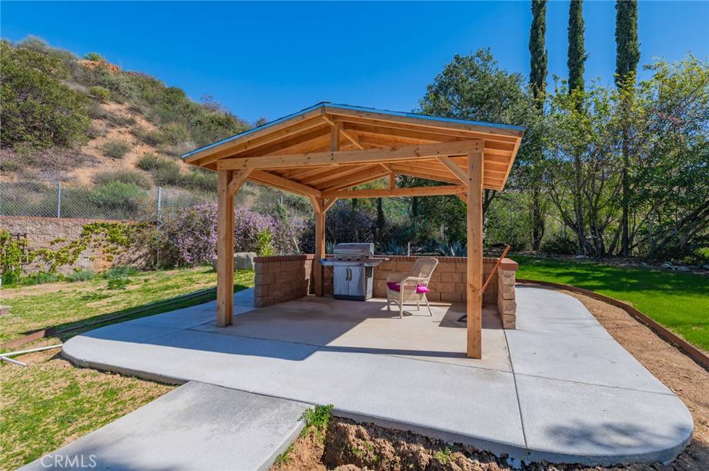Bradbury, CA 91008,439 Deodar LN