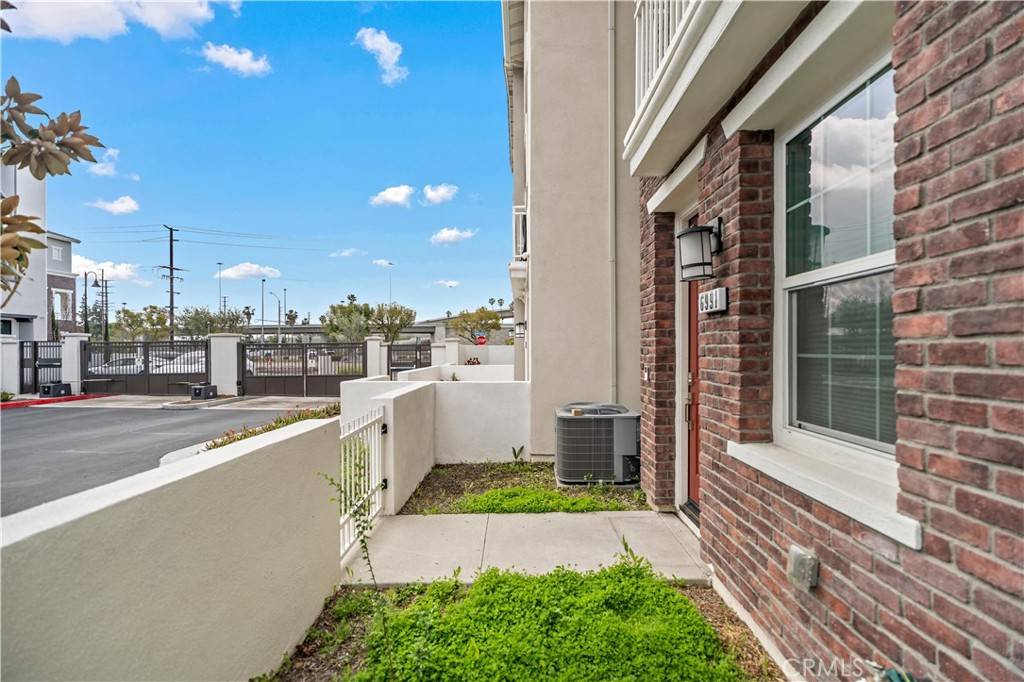 Buena Park, CA 90621,6991 Cottonwood LN
