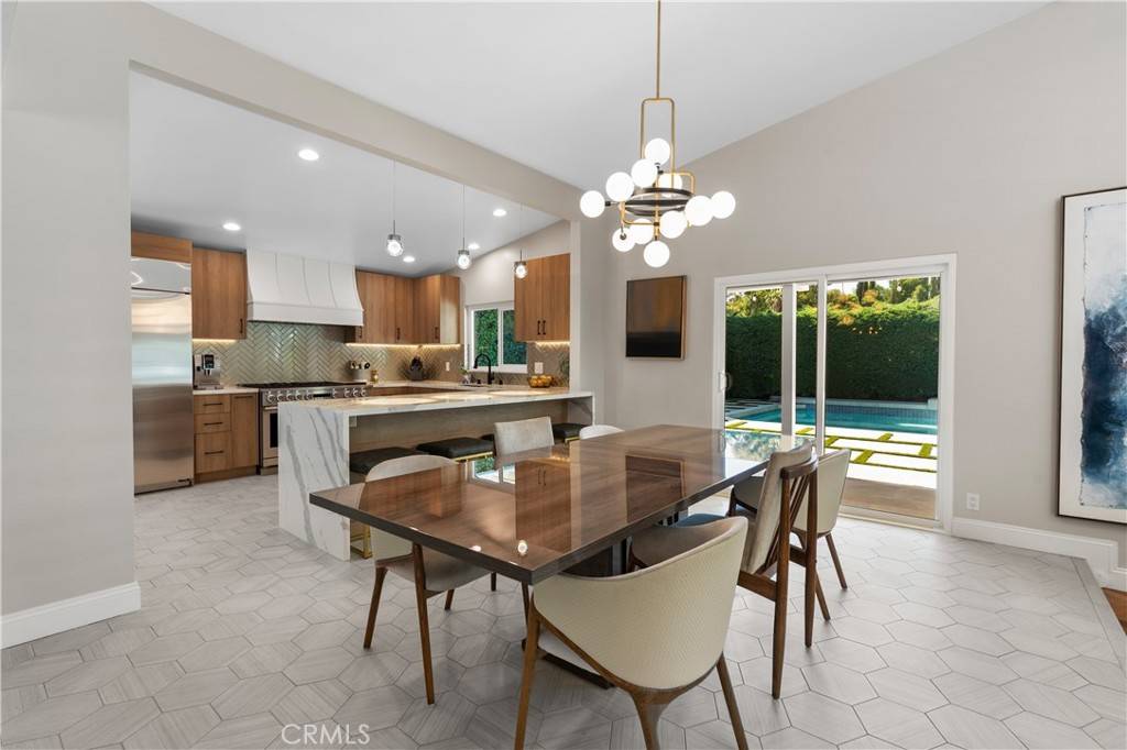 Woodland Hills, CA 91364,20351 Wells DR