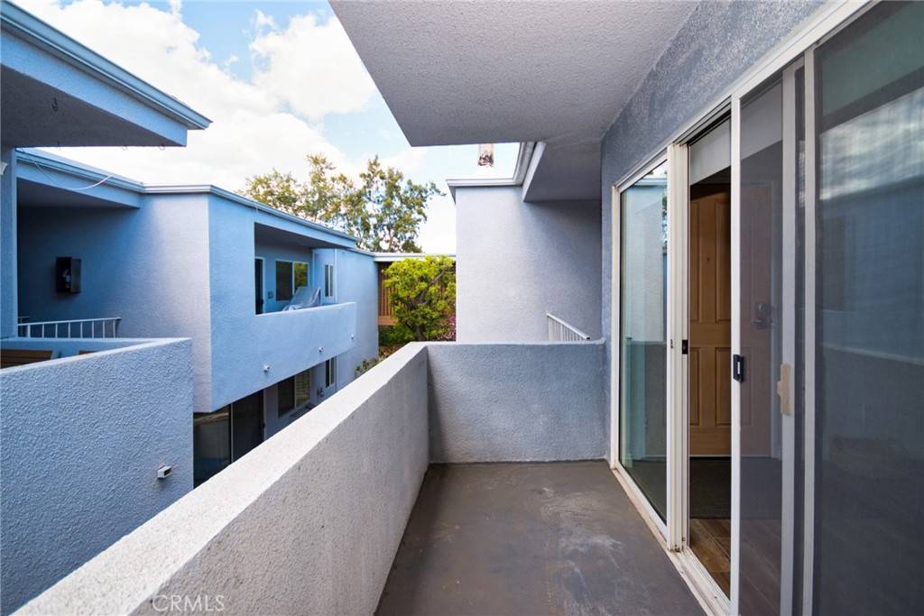 Los Angeles, CA 90064,2223 S Bentley AVE #204