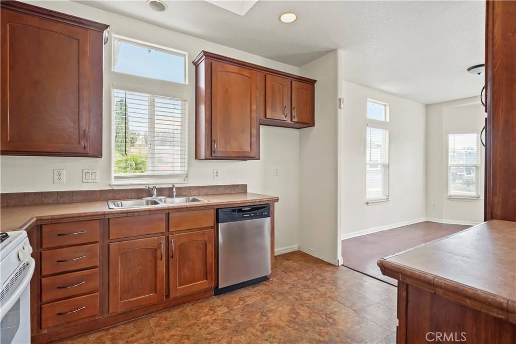 Anaheim, CA 92807,5815 E La Palma AVE #12