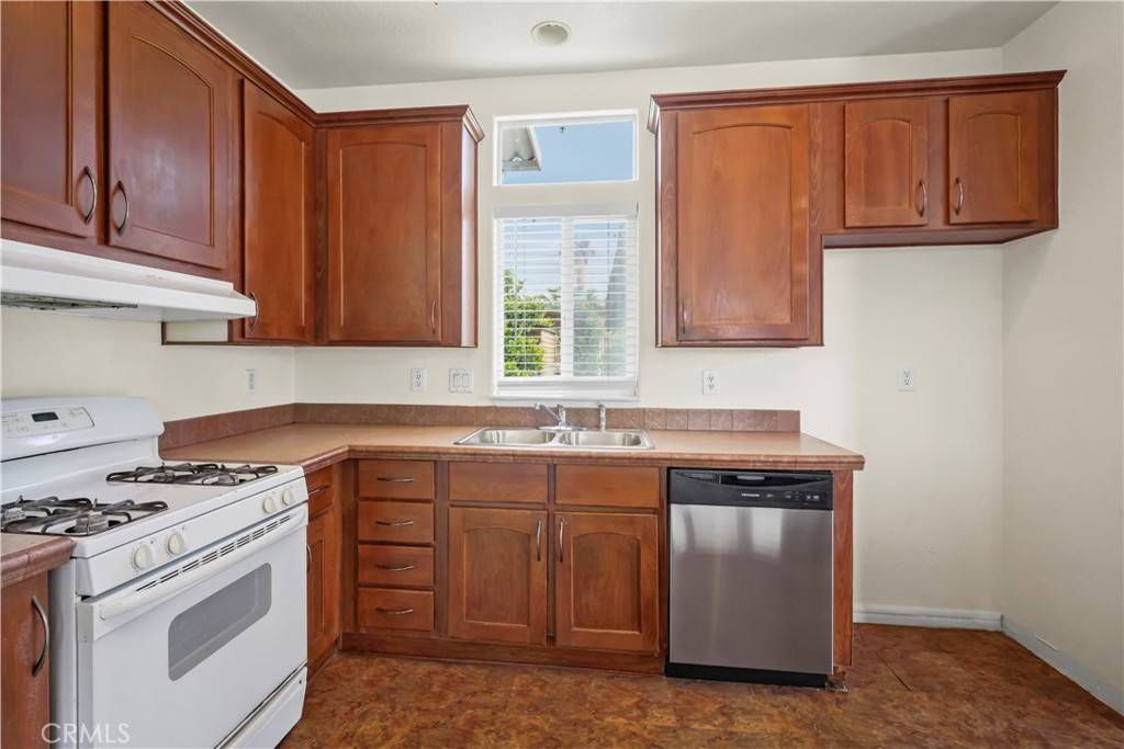 Anaheim, CA 92807,5815 E La Palma AVE #12