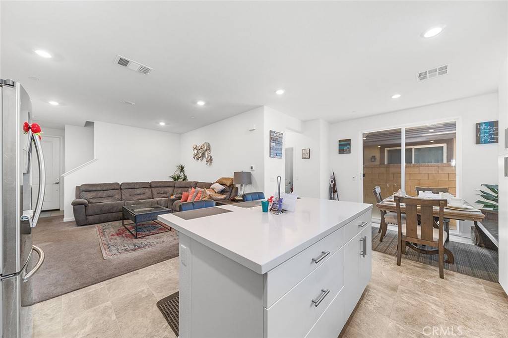 Fontana, CA 92336,16584 Poppy Seed LN