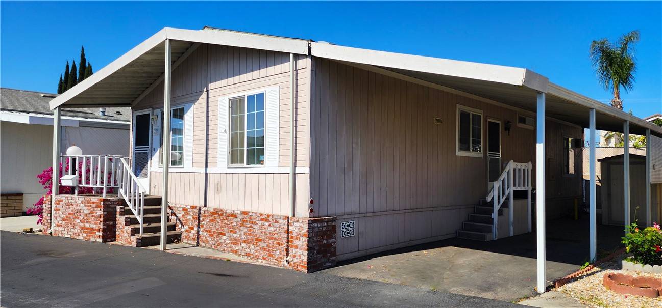 Hawaiian Gardens, CA 90716,12550 Carson ST #21