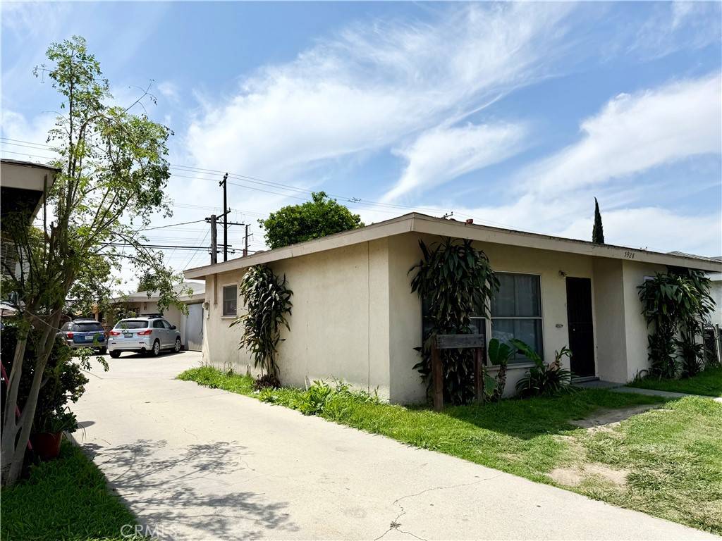 Bell Gardens, CA 90201,5928 Priory ST