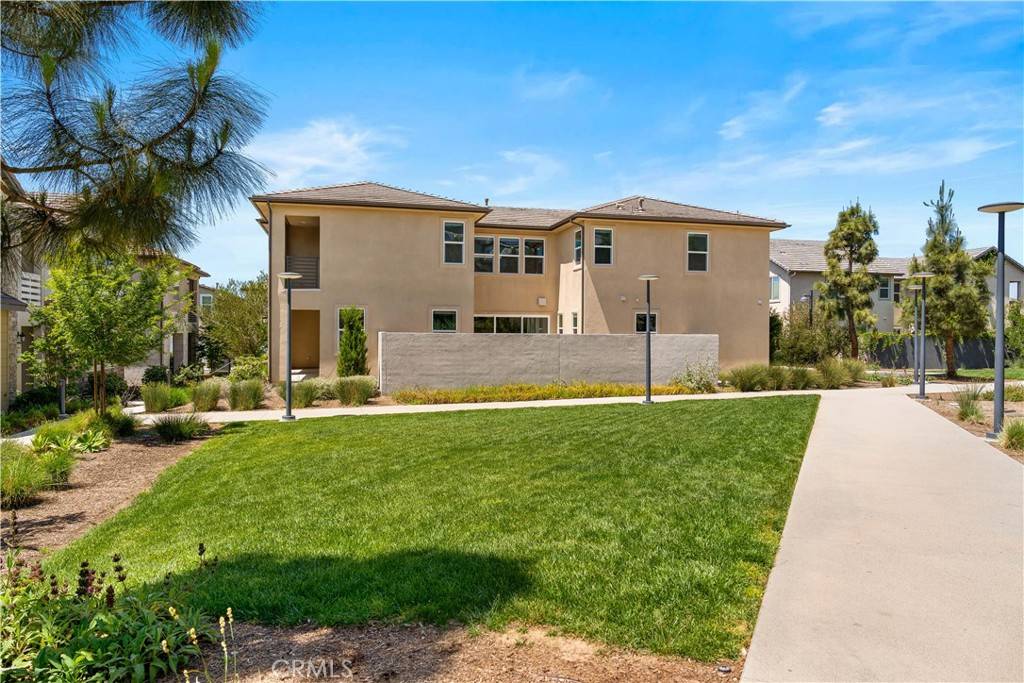Irvine, CA 92618,242 Chorus