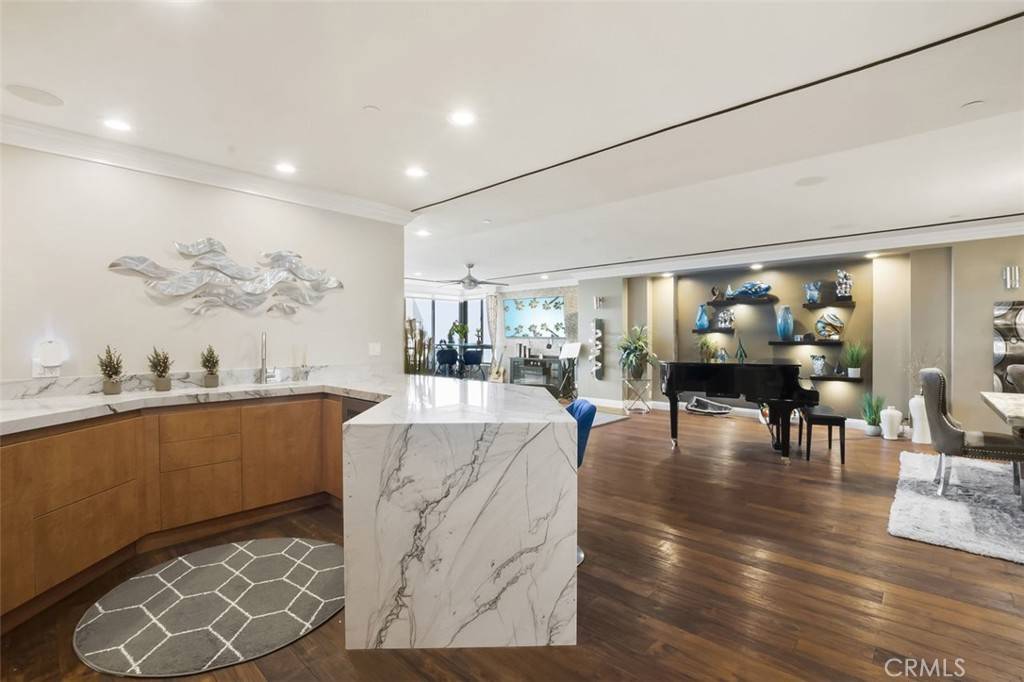 San Diego, CA 92101,700 Front ST #2302