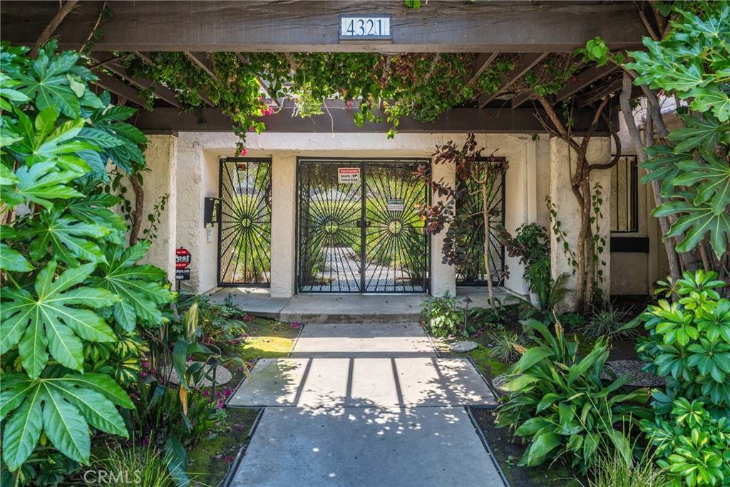 Sherman Oaks, CA 91423,4321 Matilija AVE #9