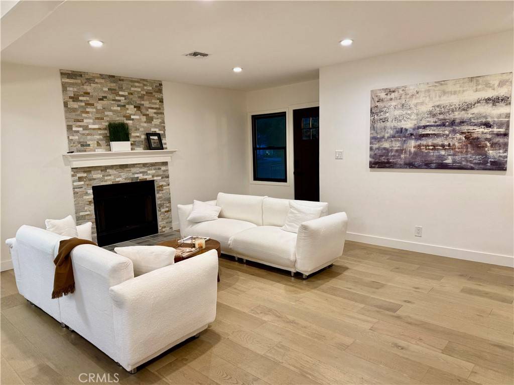 Van Nuys, CA 91406,17037 Covello ST