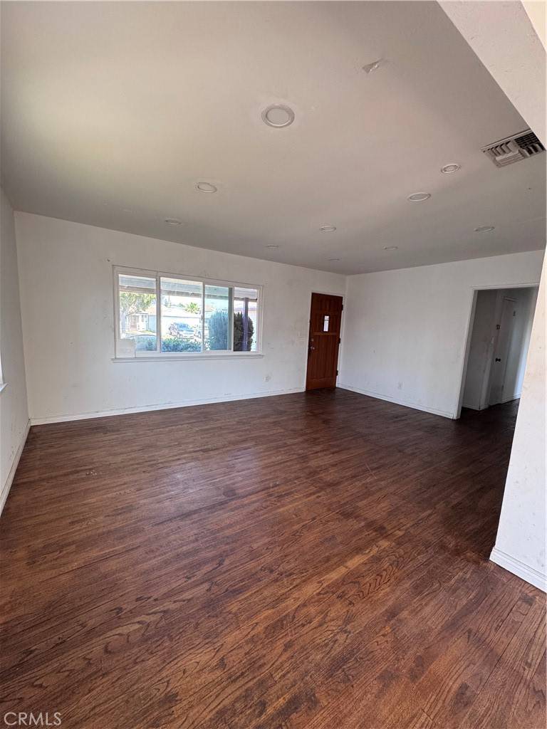 Compton, CA 90220,15407 S Visalia AVE