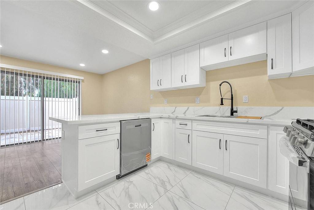 Diamond Bar, CA 91765,23020 Paseo De Terrado #2