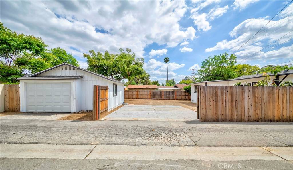 Monrovia, CA 91016,220 S Mayflower AVE