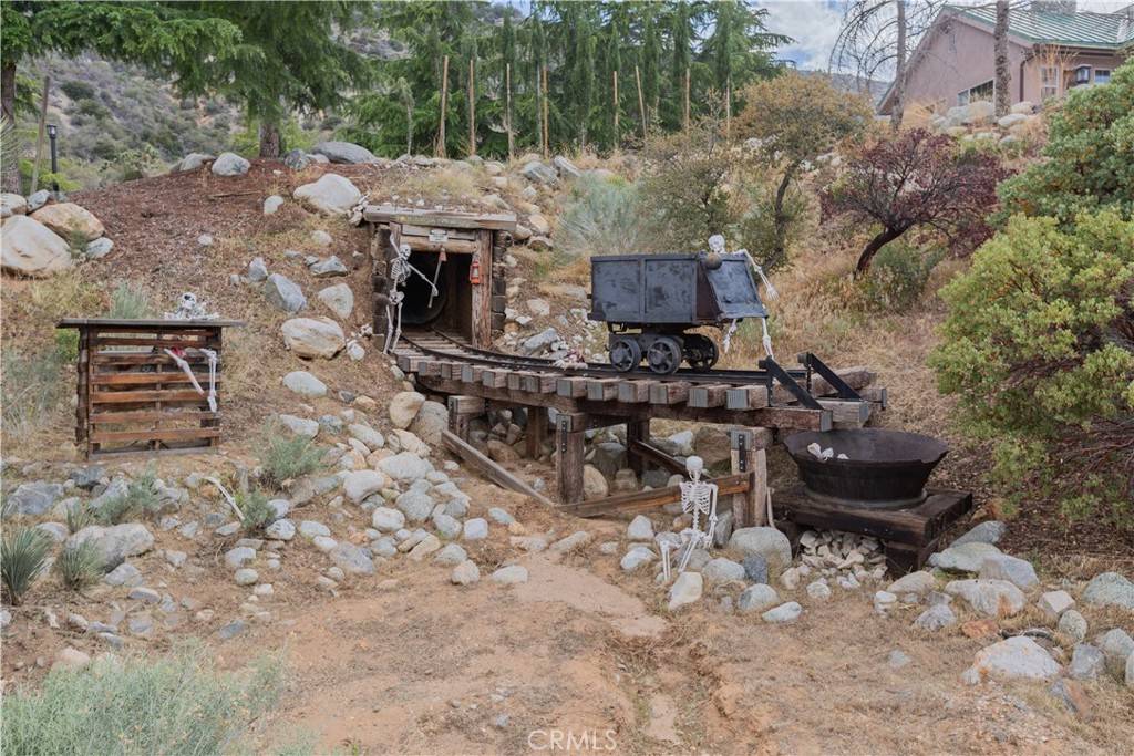 Wrightwood, CA 92397,1870 Oak Springs Valley RD
