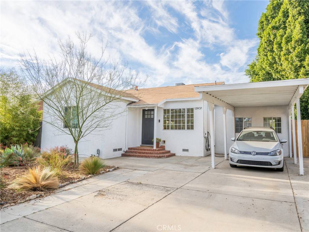 Los Angeles, CA 91331,12907 Sunburst ST