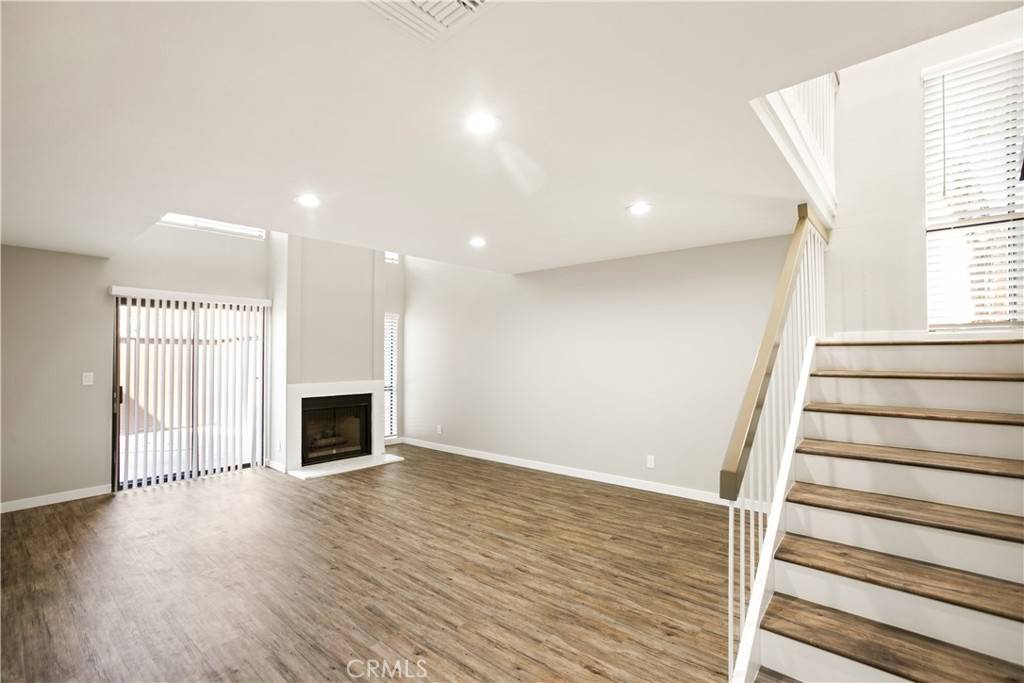 Los Angeles, CA 90042,4225 Via Arbolada #560