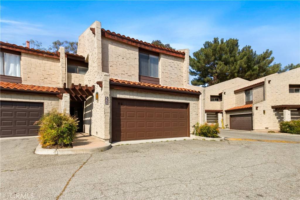 Los Angeles, CA 90042,4225 Via Arbolada #560