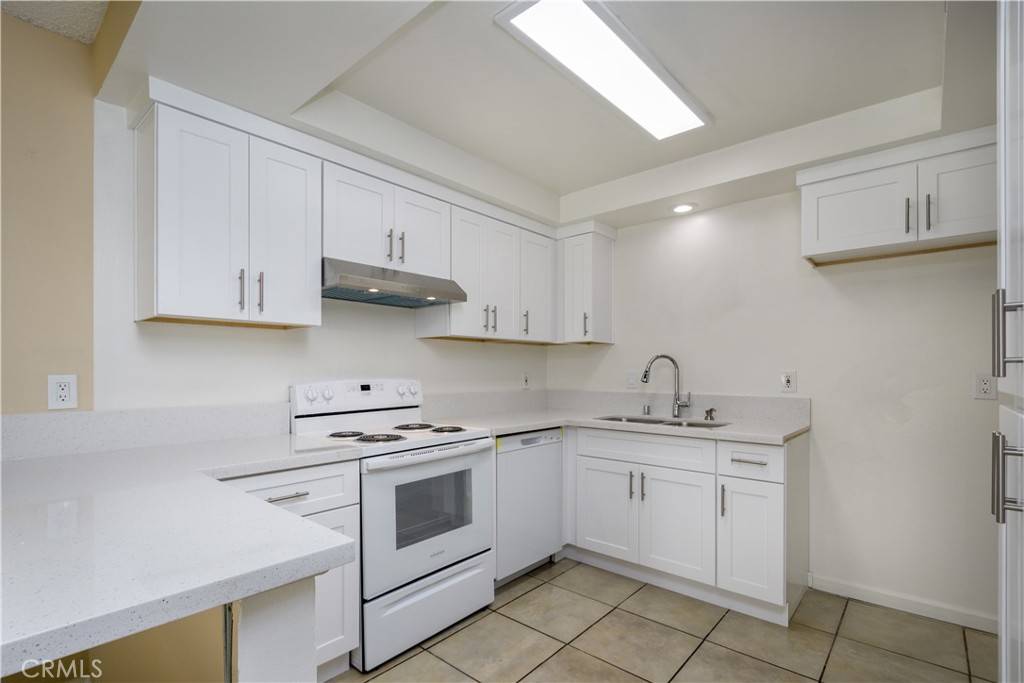 Tustin, CA 92780,1881 Mitchell AVE #8
