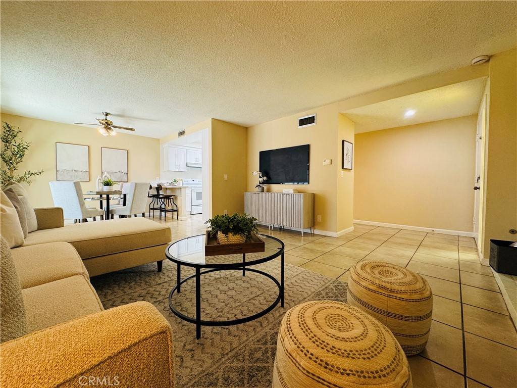 Tustin, CA 92780,1881 Mitchell AVE #8