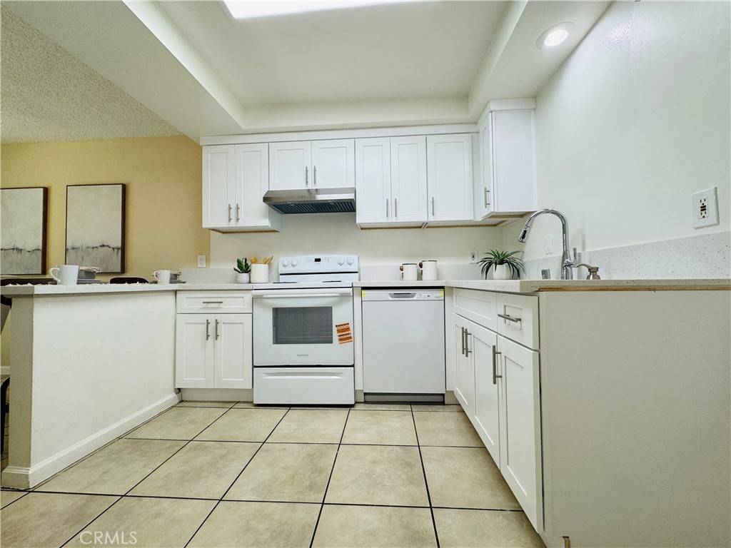 Tustin, CA 92780,1881 Mitchell AVE #8