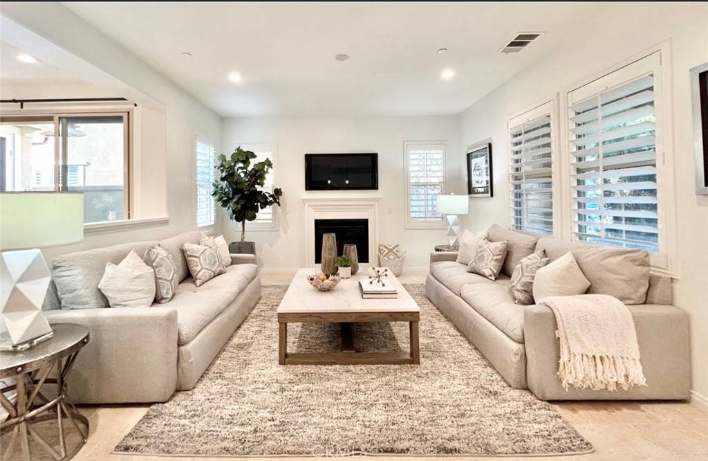 Irvine, CA 92620,37 Roycroft