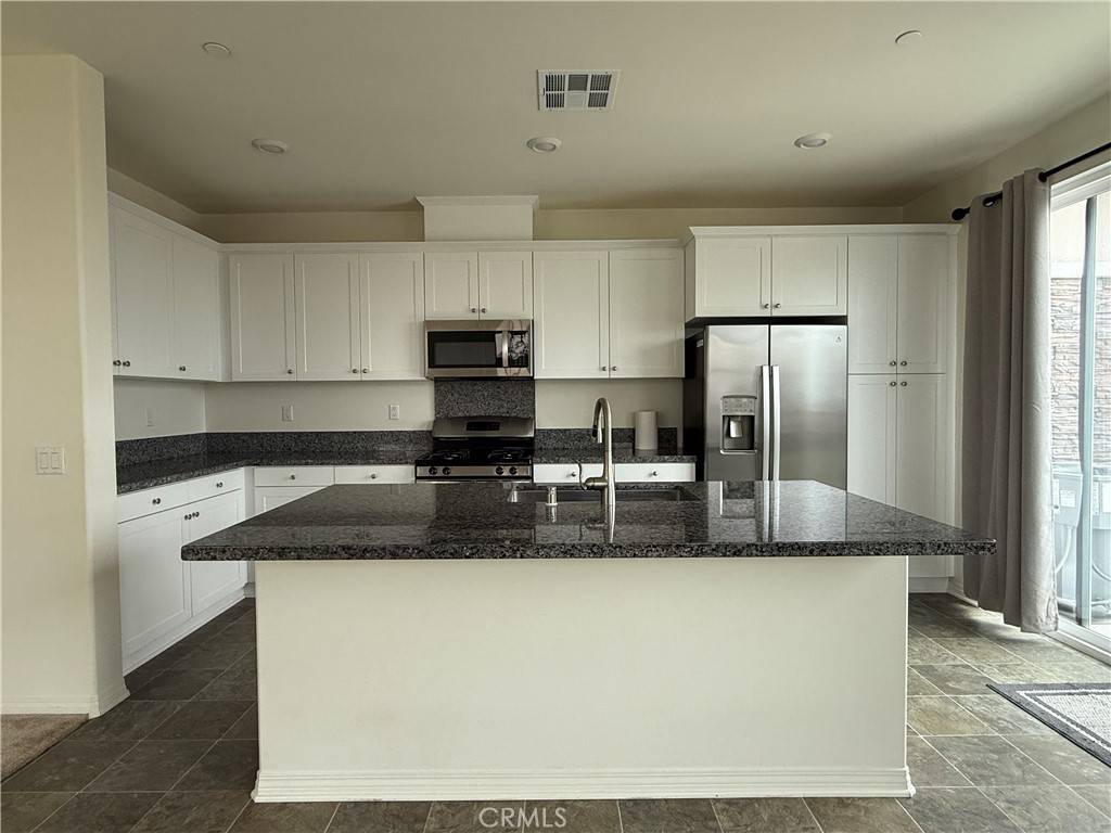 Fontana, CA 92336,16502 Casa Grande AVE #420