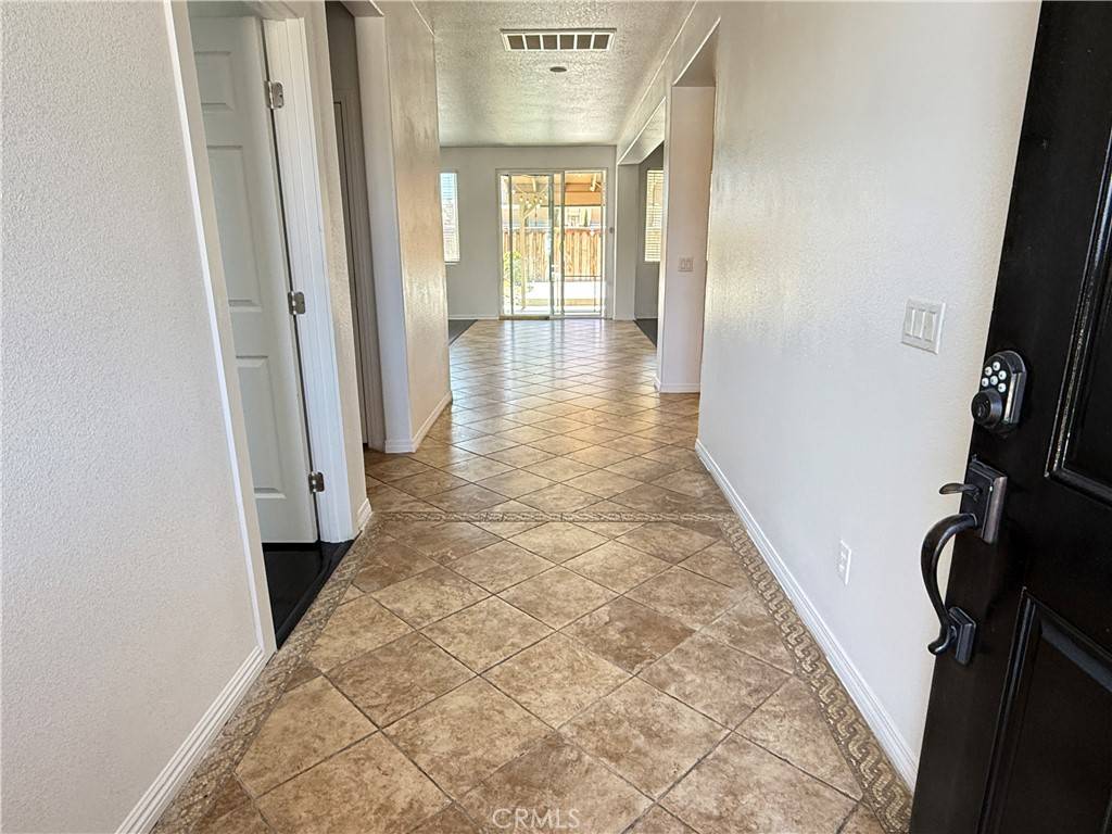 Hesperia, CA 92344,9093 Seal Beach DR