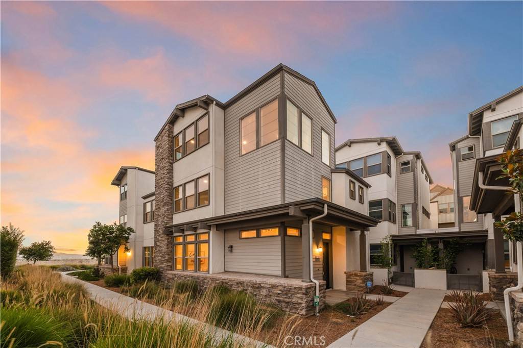 Irvine, CA 92618,104 Spectacle