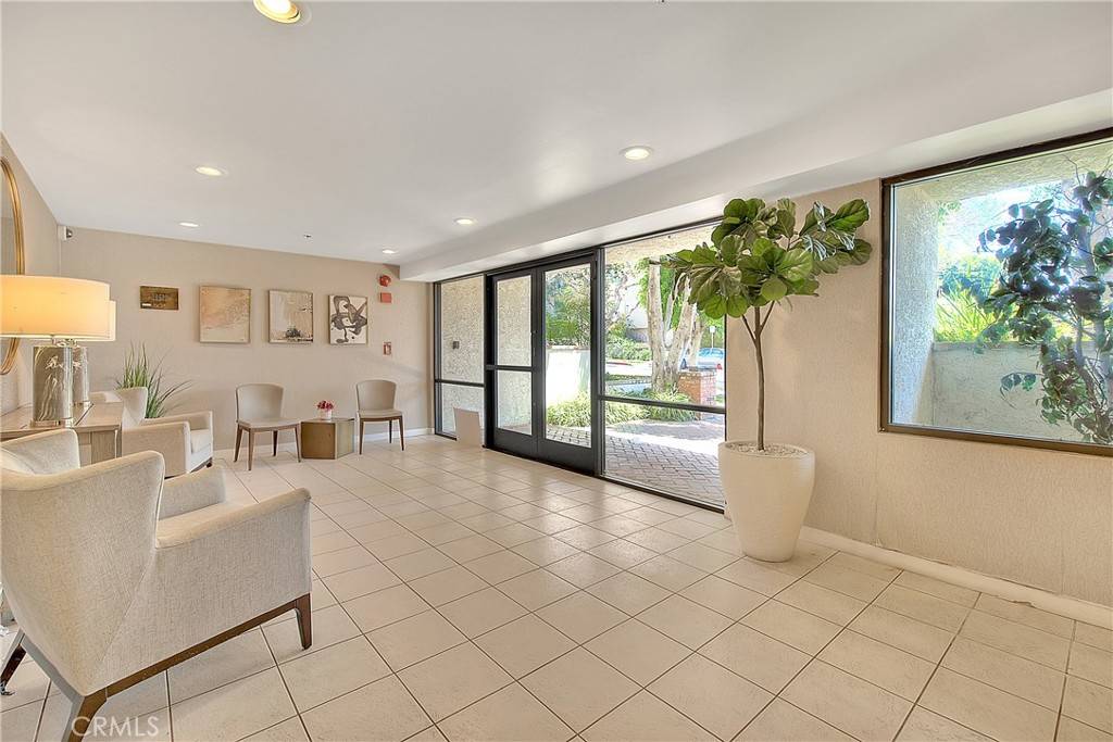 Los Angeles, CA 90024,1663 Veteran AVE #206