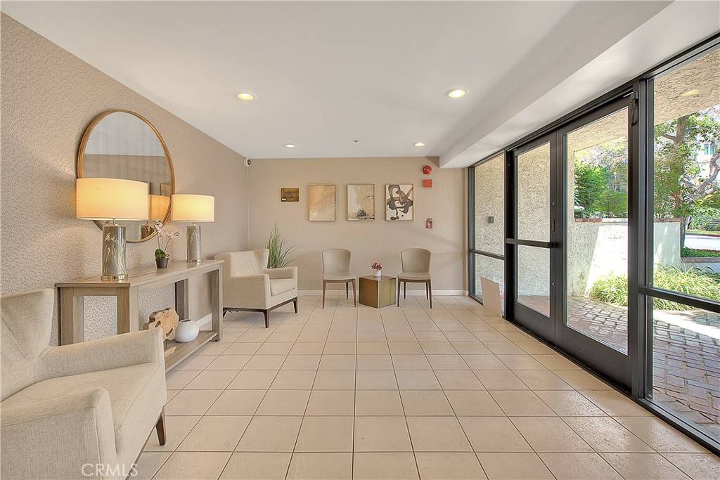 Los Angeles, CA 90024,1663 Veteran AVE #206