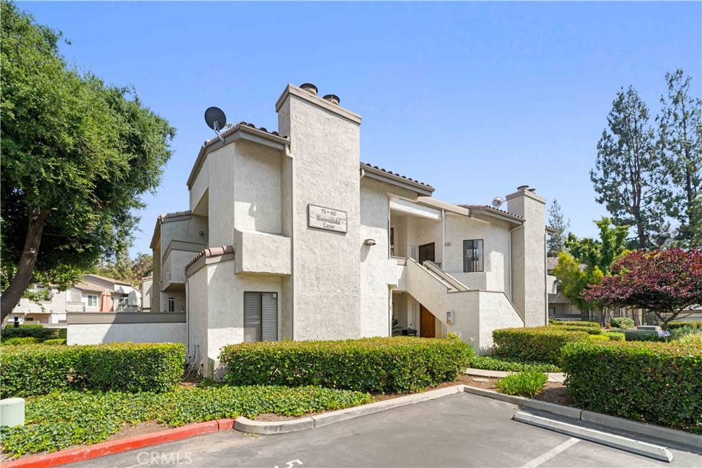 Pomona, CA 91766,72 Brownfield LN