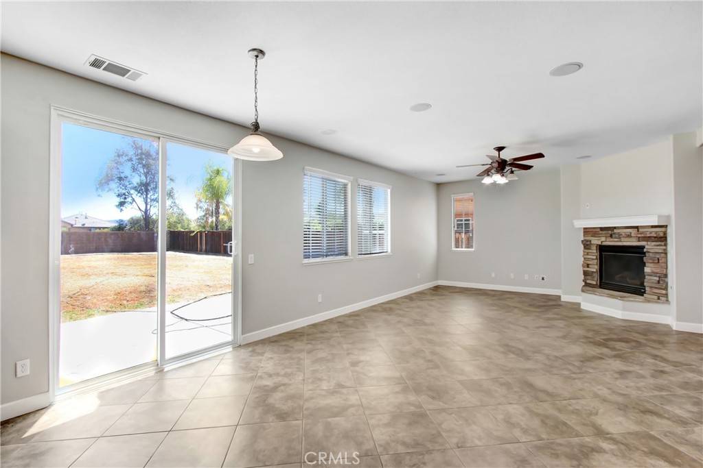 Lake Elsinore, CA 92532,41026 Crimson Pillar LN