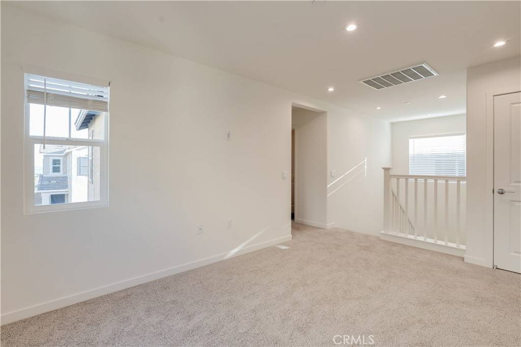 Fontana, CA 92336,16042 Olivas St