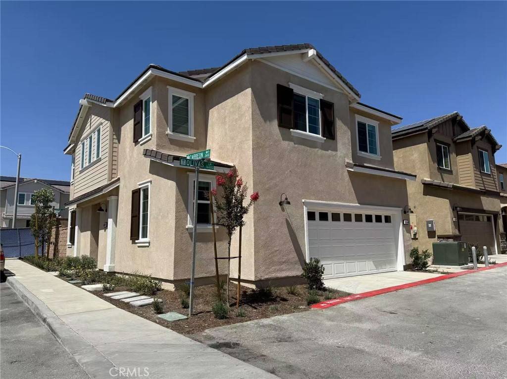 Fontana, CA 92336,16040 Olivas LN