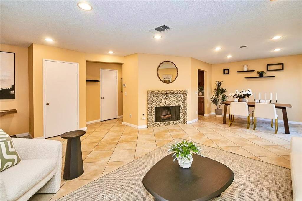 Diamond Bar, CA 91765,1116 Cleghorn DR #B