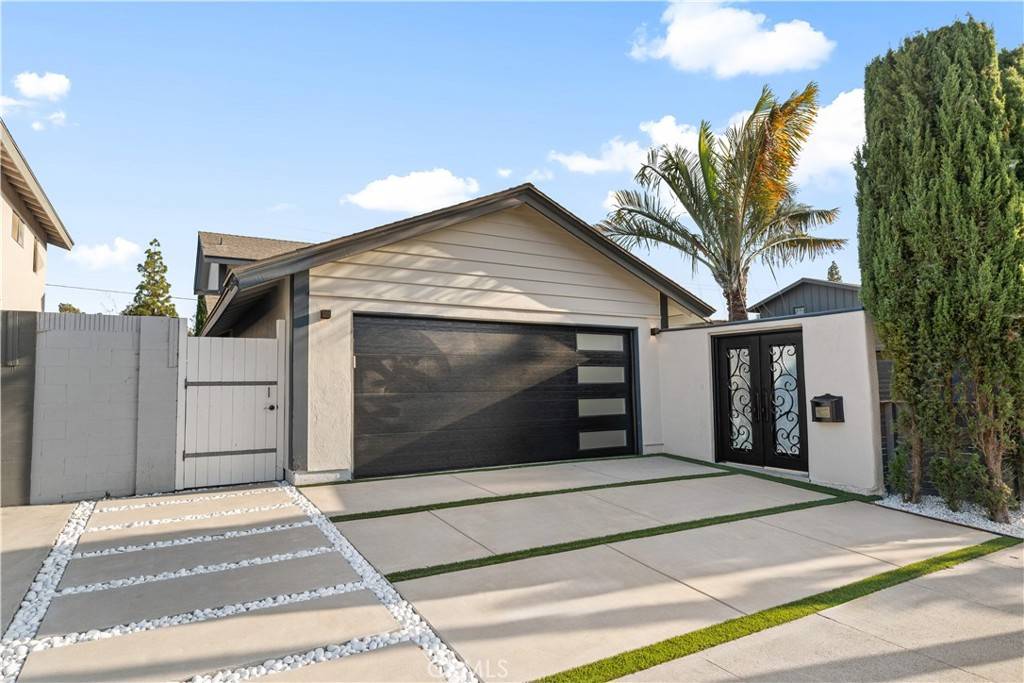 Costa Mesa, CA 92626,553 Sturgeon DR